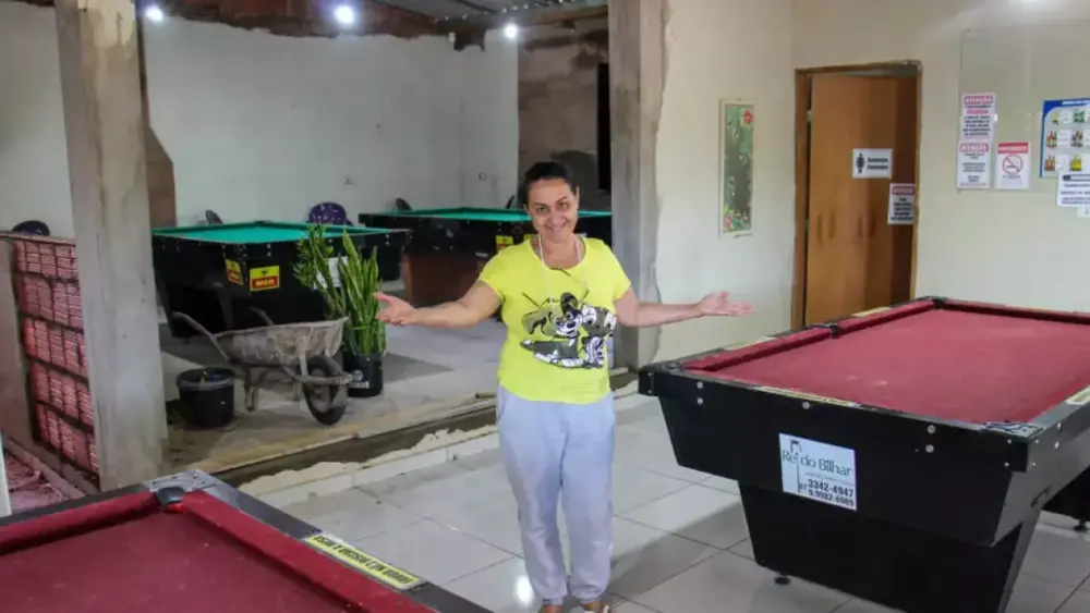 Aos 60, cozinheira vende carro e abre bar na varanda