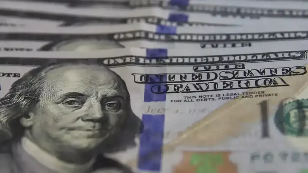 Dólar cai a R$ 5,08 com tarifas dos EUA e petróleo em baixa