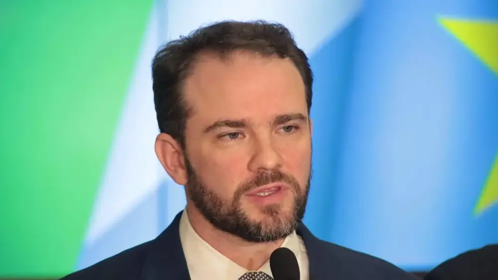 Durigan promete diálogo com indústria contra tarifaço e juros