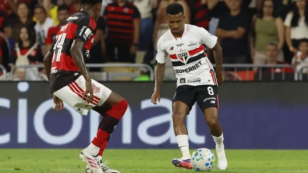 Flamengo empata com São Paulo e vê chance de encostar no líder escapar