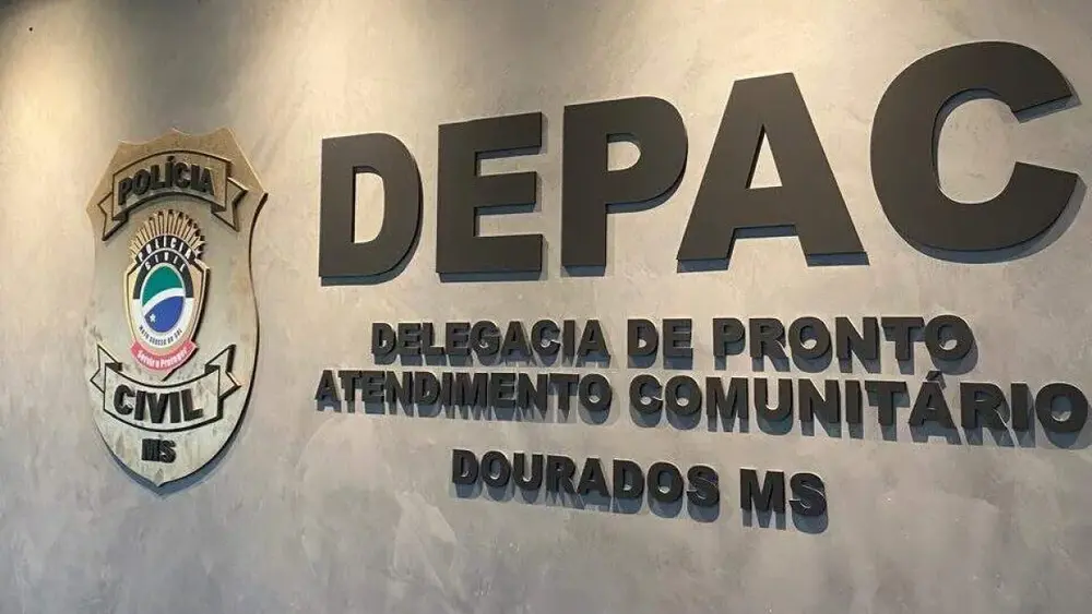 Jovem é baleado três vezes ao abrir porta em Dourados
