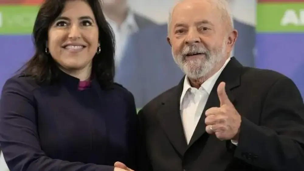 Lula é multado em R$ 15 mil por pedir votos antes do prazo