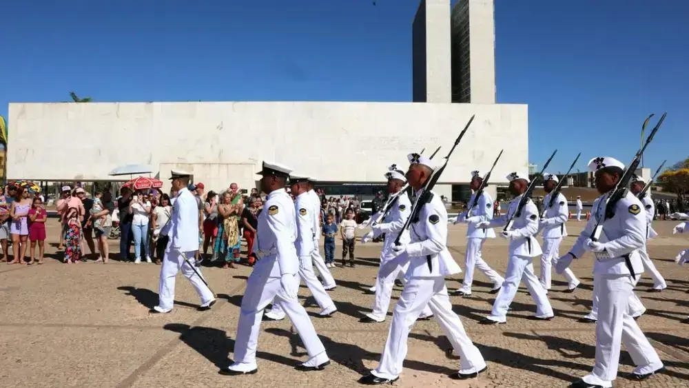 Marinha encerra inscrições para 400 vagas neste domingo