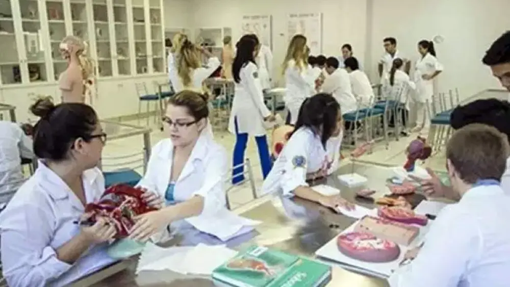 Projeto suspende novos cursos de medicina por 5 anos no Brasil